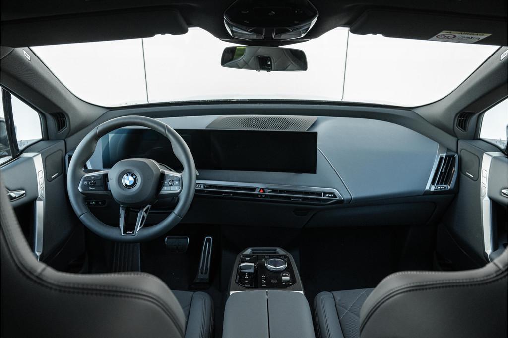 BMW iX xDrive60 M Sport / Panoramadak Sky Lounge / Parking A, Automaat, IX, Zwart, Leder