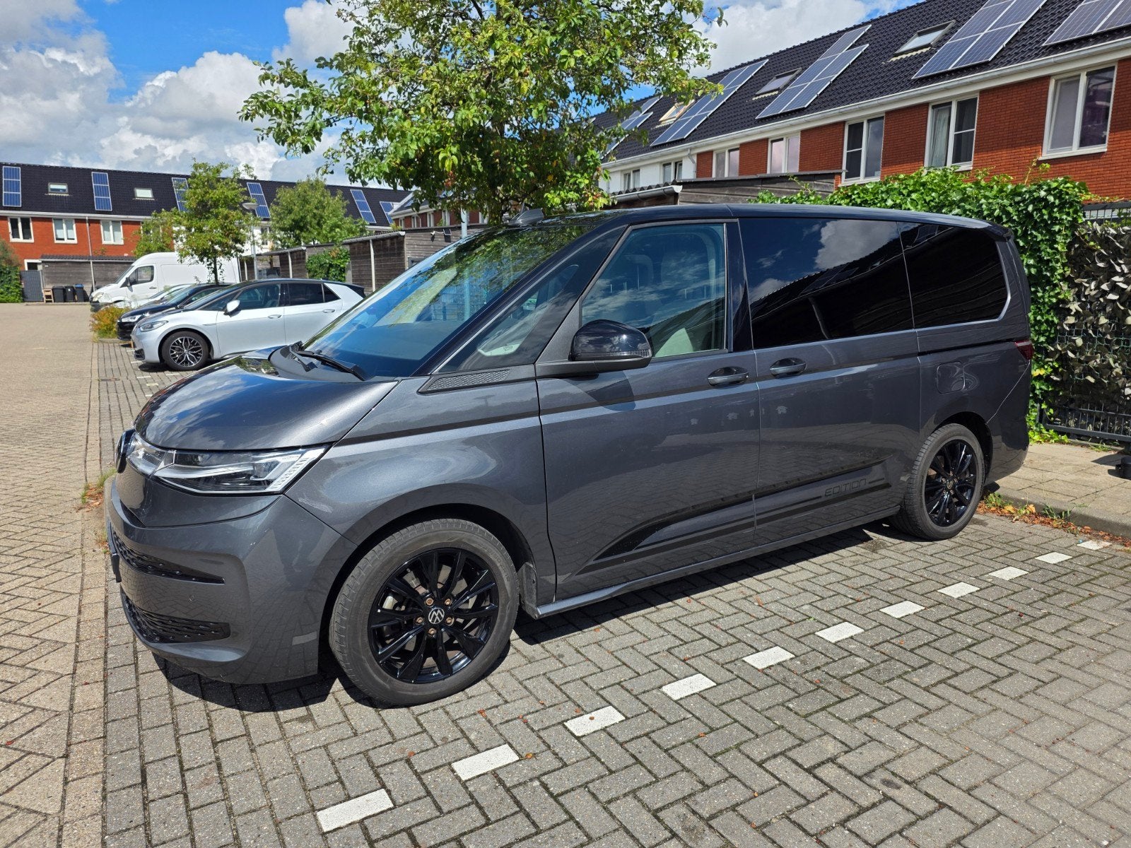 Volkswagen Multivan 1.4 Ehybrid 218pk L1h1 6-DSG 2022 Grijs, Auto's, Volkswagen, Beige, Overige carrosserieën, Plug-in hybride