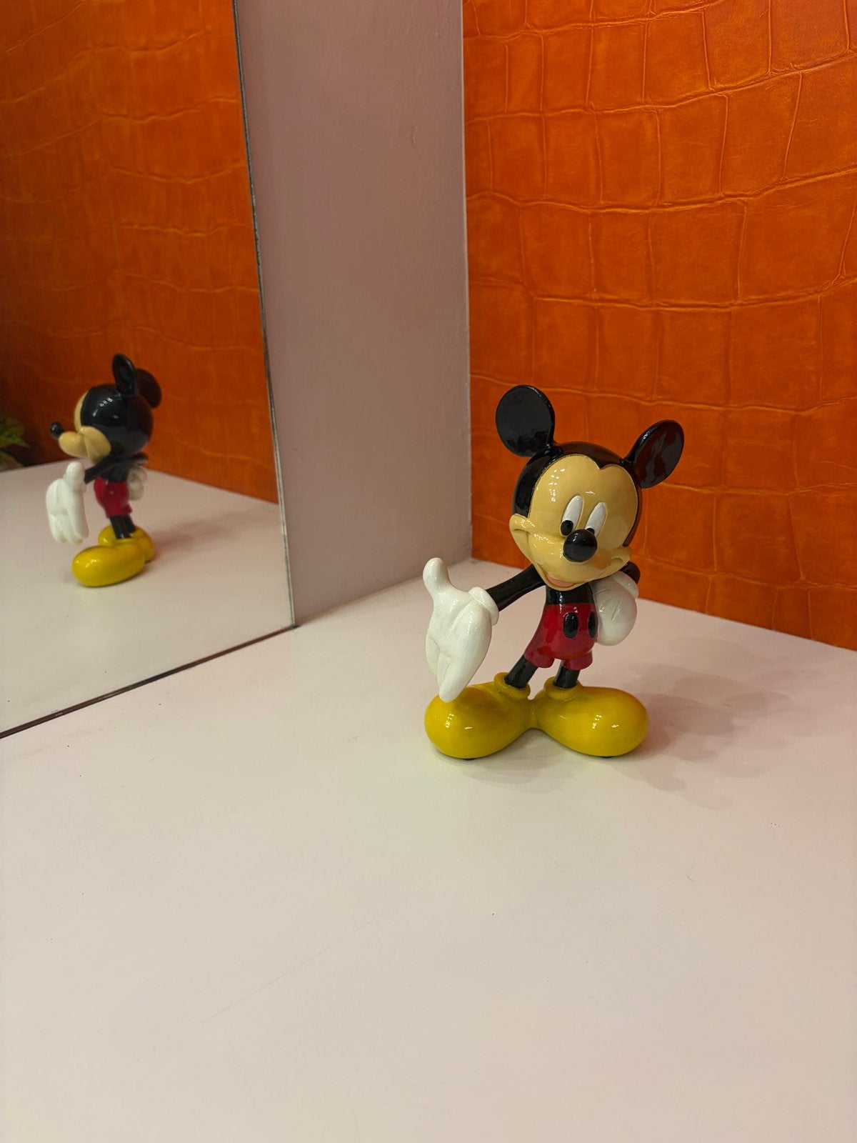 Disney Mickey Mouse beeldje 21 cm - Nieuwstaat, Ophalen of Verzenden, Mickey Mouse, Zo goed als nieuw, Beeldje of Figuurtje