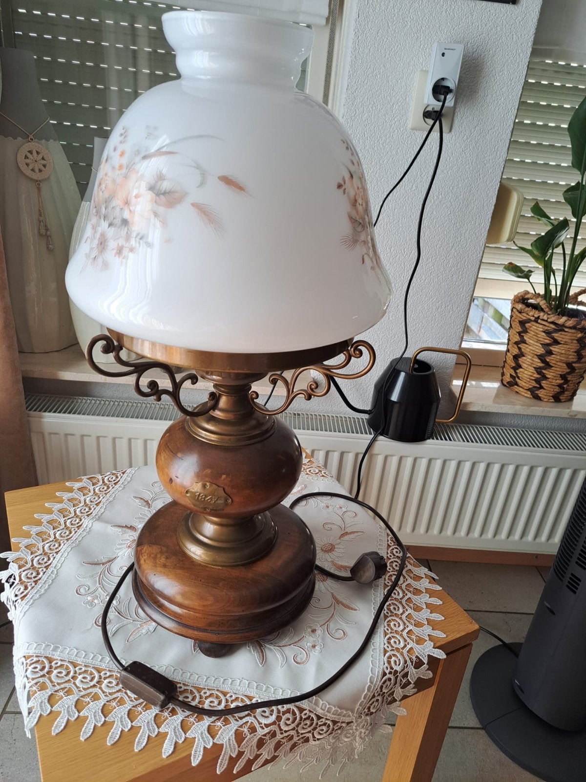 Elektrische olielamp met massief houten voet, Ophalen