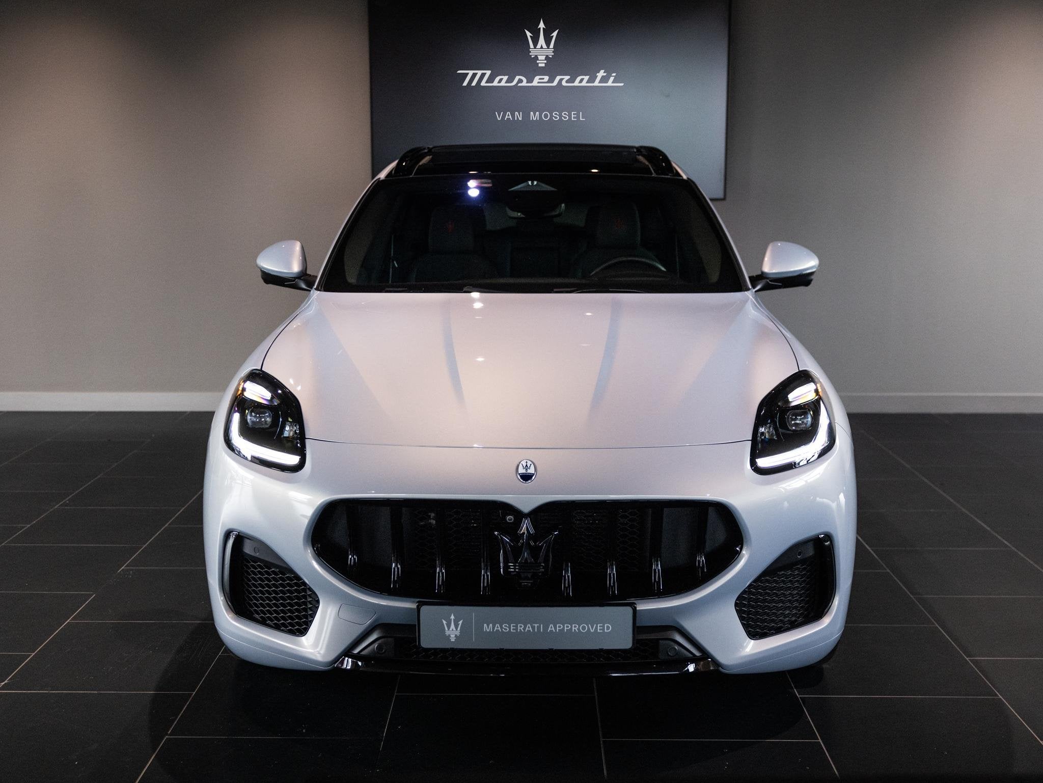 Maserati Grecale 2.0 MHEV Modena 330pk | 2 jaar garantie | C, Auto's, Automaat, Dealer onderhouden, 4 cilinders, Panoramadak