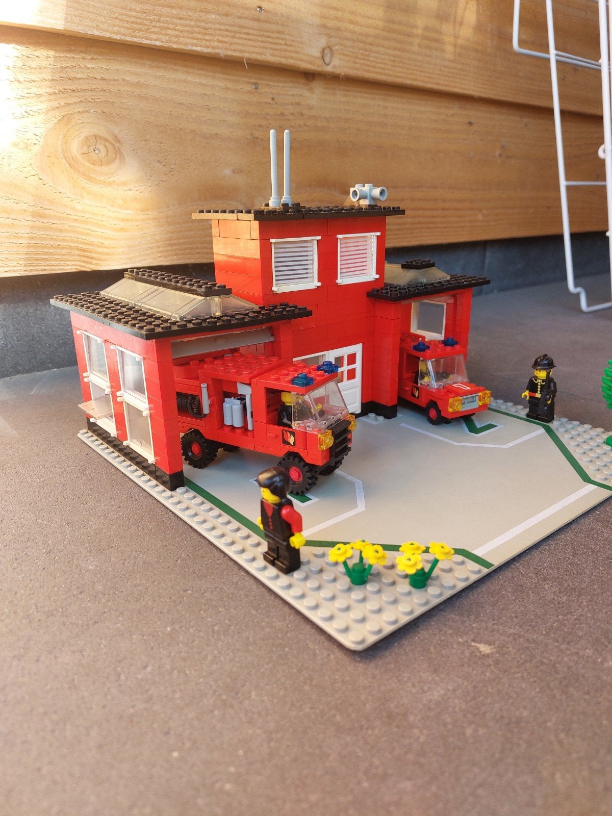 LEGO-set 6382 Fire station compleet met boekje/minifigures, Gebruikt, Overige thema's, Verzenden, Lego