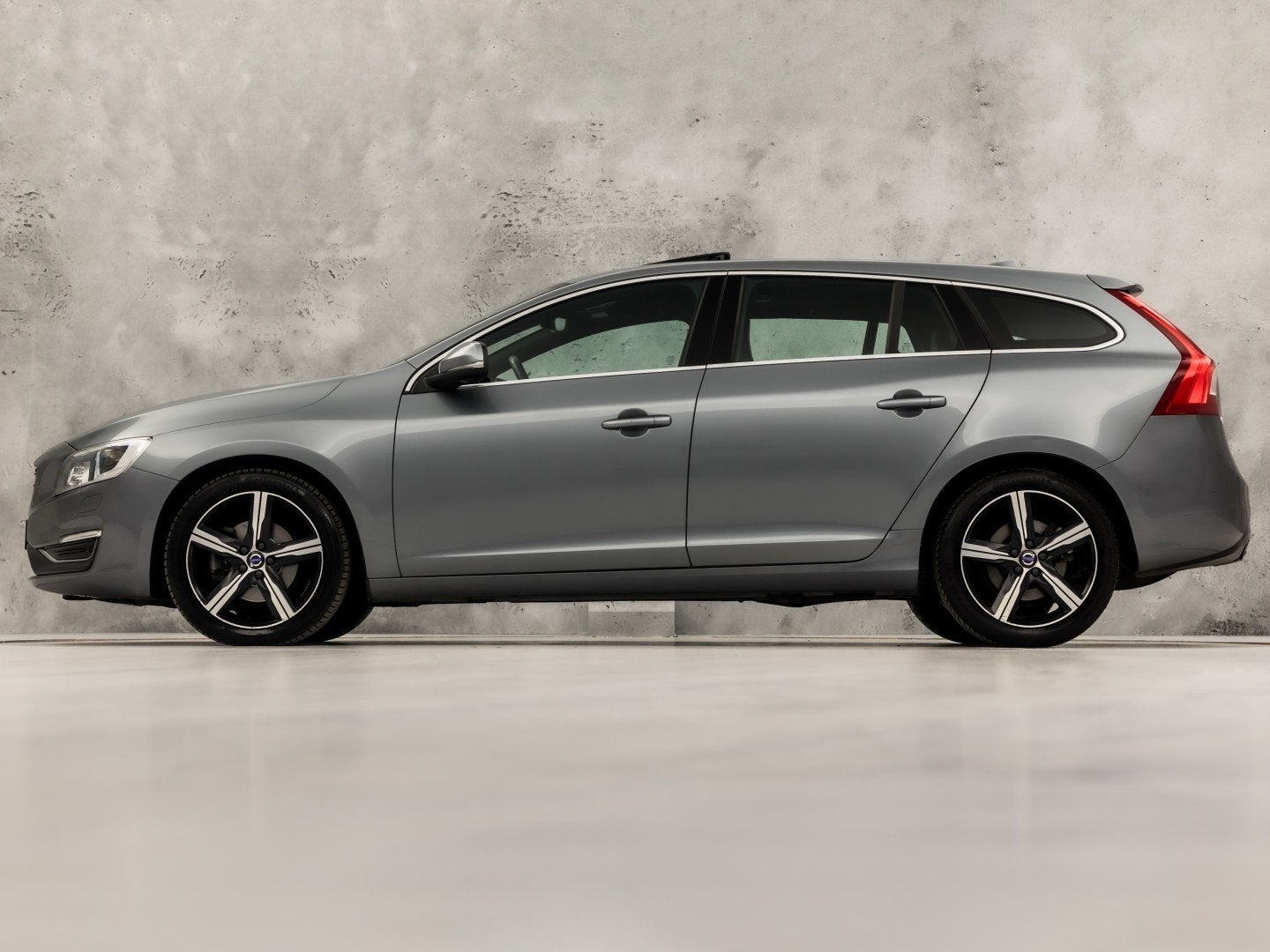 Volvo V60 2.0 T3 Nordic+ 152Pk (SCHUIFDAK, NAVIGATIE, MEMORY, Auto's, Volvo, 12 maanden, Gebruikt, 4 cilinders, Handgeschakeld