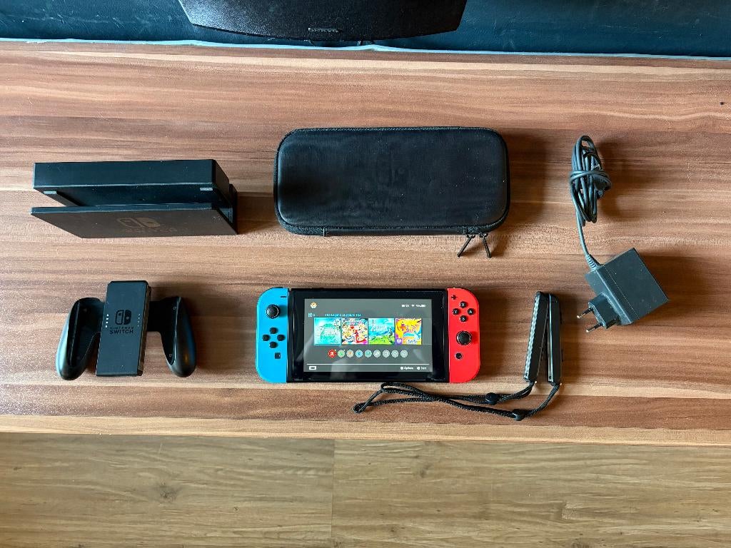 Te koop Nitendo switch v1, Spelcomputers en Games, Ophalen, Gebruikt, Met 2 controllers, Switch Original