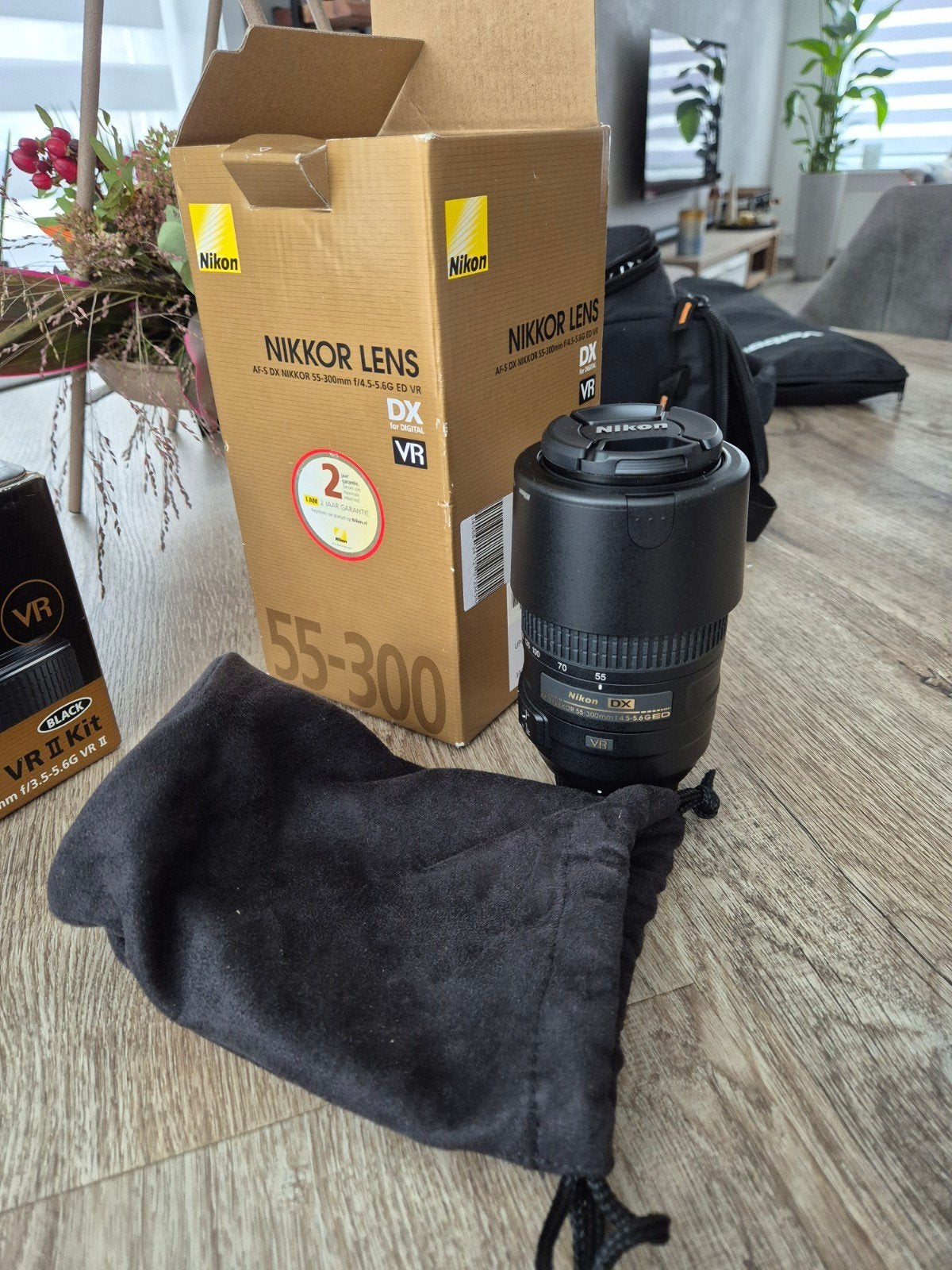 Nikon AF-S DX NIKKOR 55-300mm f/4.5-5.6G ED VR Lens, Zonnekap, Nikon, Zo goed als nieuw, Nikon F-mount