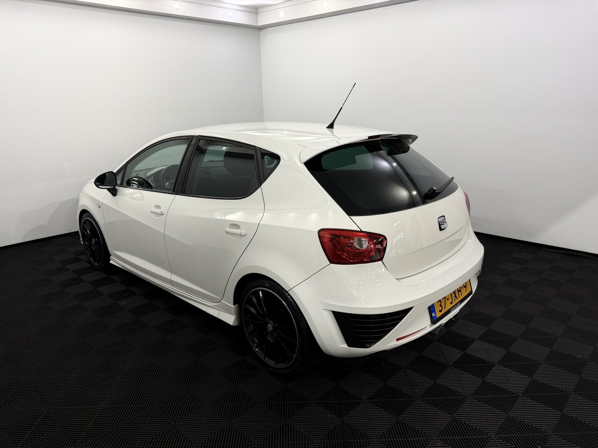 SEAT Ibiza 1.4 Sport-up Airco, Sportief uitlaat, Sportief ve, Voorwielaandrijving, 4 cilinders, Origineel Nederlands, Bedrijf