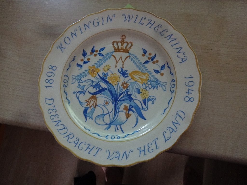 Koningin Wilhelmina bord, Ophalen of Verzenden, Gebruikt, Nederland, Servies