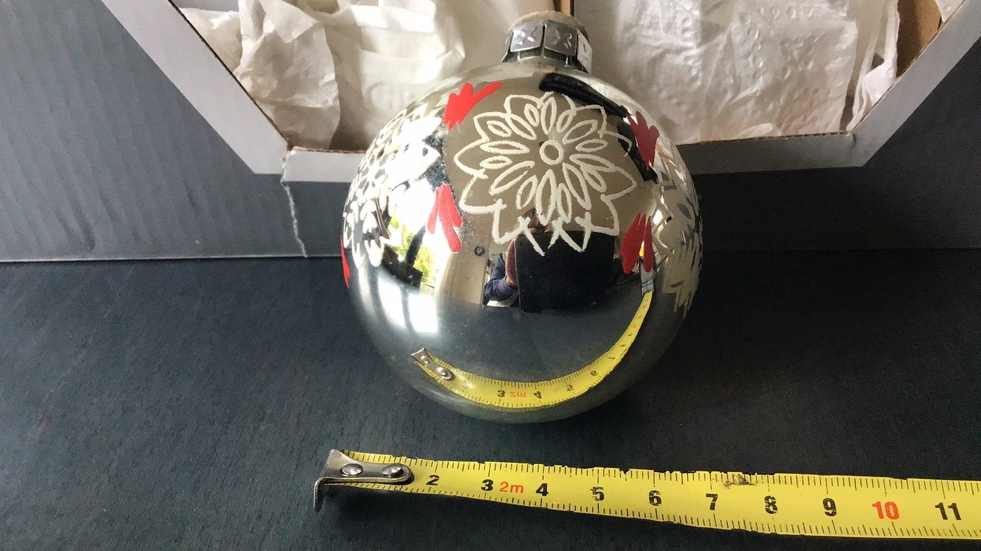 4 oude zeldzame grotere kerstballen zilverkleurig met motief, Ophalen of Verzenden, Zo goed als nieuw