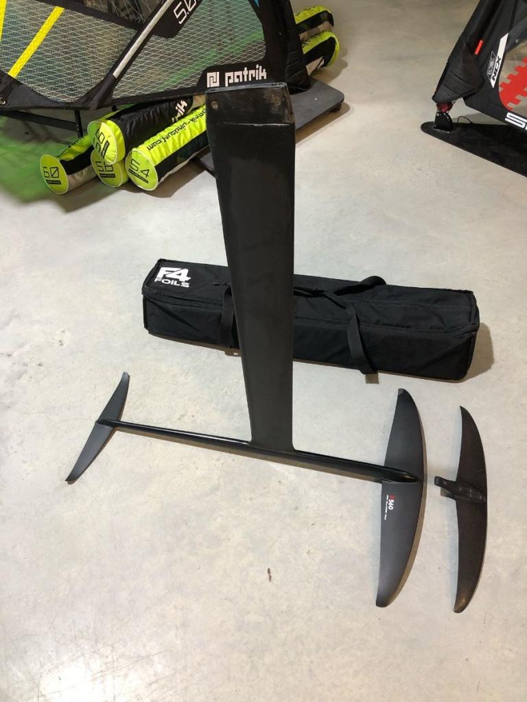 F4 Foils Carbon Slalom Foil Set, Watersport en Boten, Windsurfen, Niet ingevuld, Niet ingevuld, Niet ingevuld