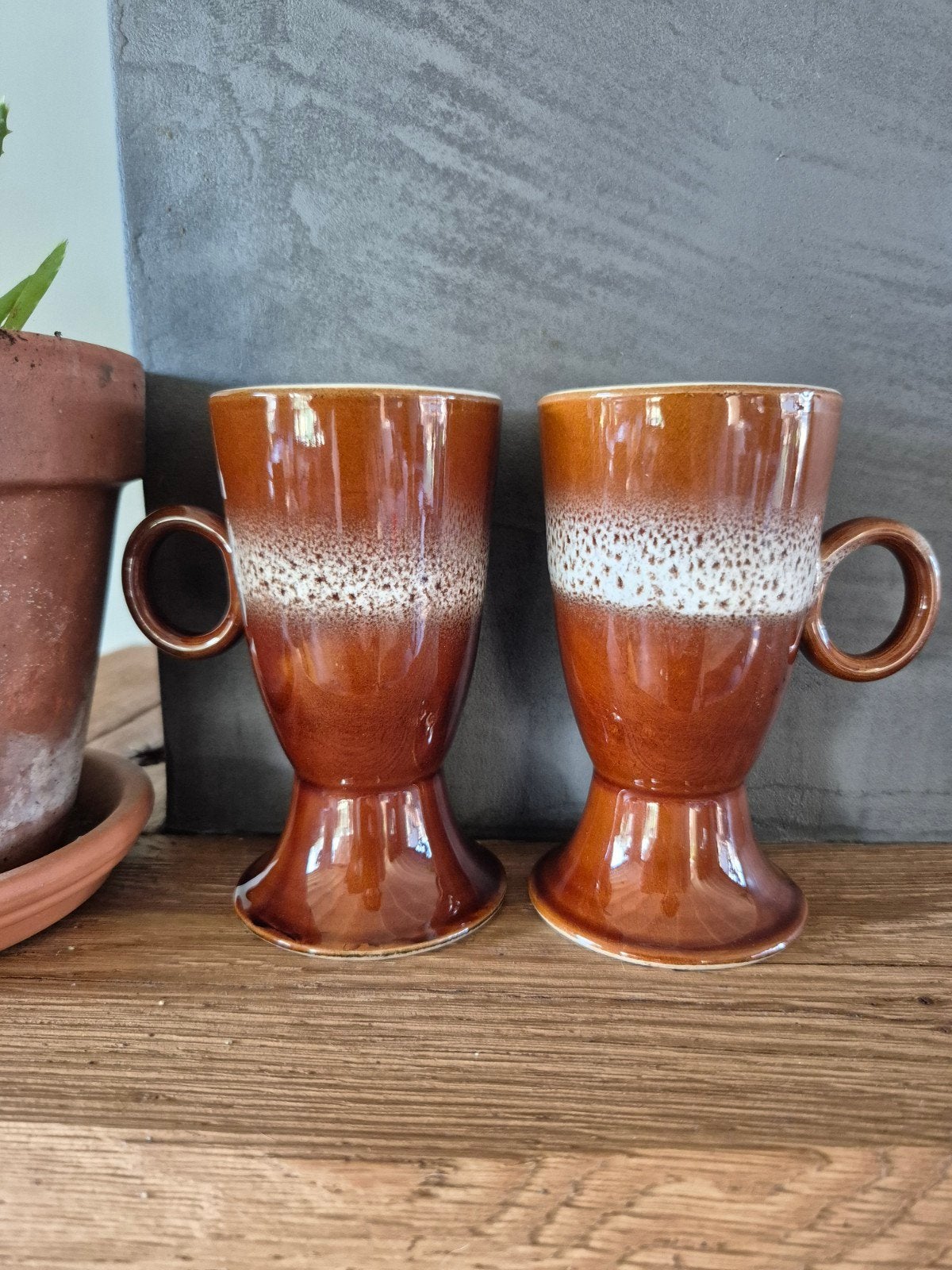 2 leuke hoge mokken retro jaren 70, Ophalen of Verzenden, Huis en Inrichting