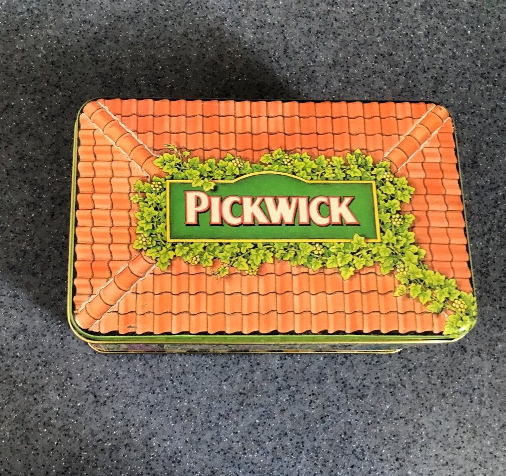 2 x Pickwick theeblik van DE in de vorm van winkeltje, Verzamelen, Ophalen of Verzenden, Gebruikt, Thee, Pickwick