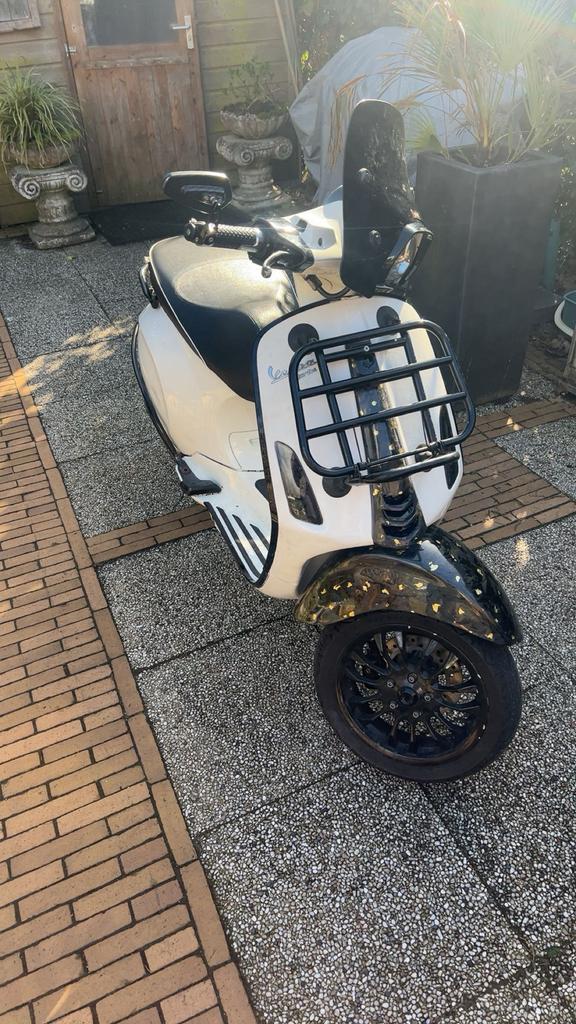 Vespa sprint 80cc, Fietsen en Brommers, Scooters | Vespa, Ophalen of Verzenden, Zo goed als nieuw, Benzine, Overige modellen