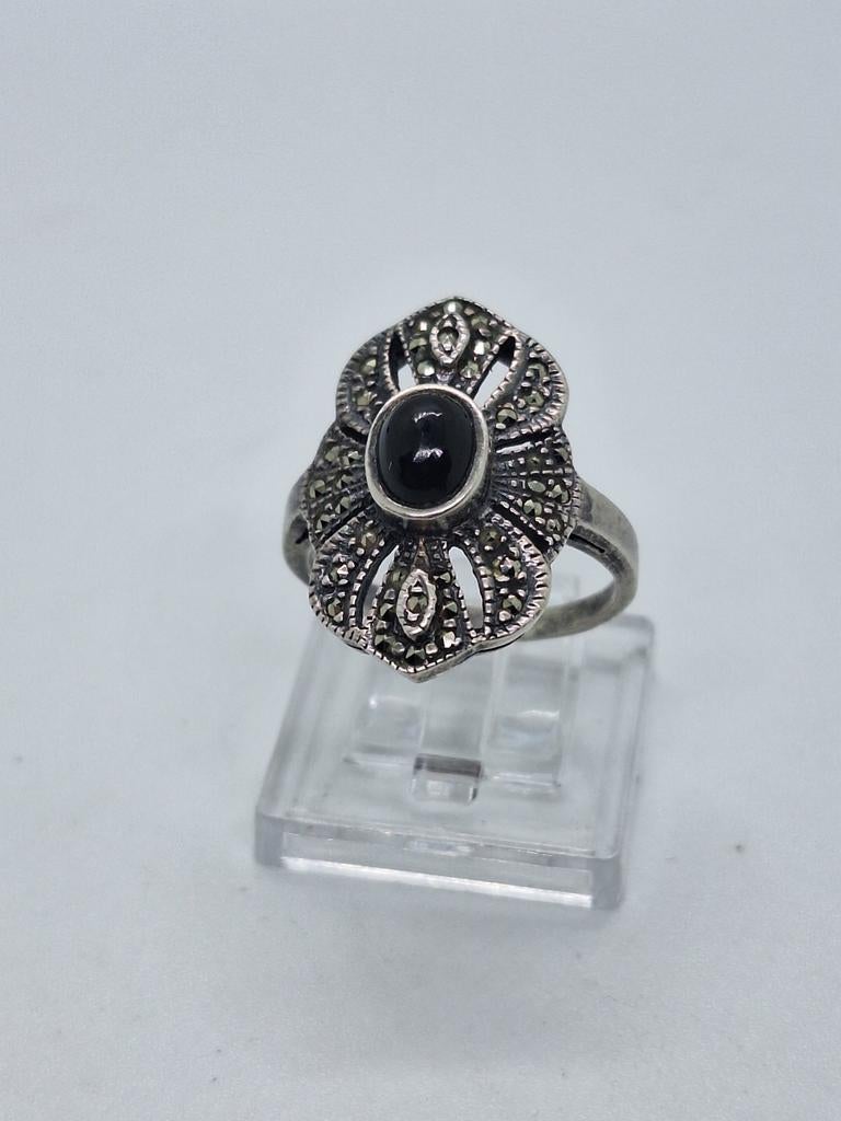 Zilveren Markasiet Ring met Granaat, Maat 17.5, Sieraden, Tassen en Uiterlijk, Ringen, Gebruikt, Ophalen of Verzenden, 17 tot 18