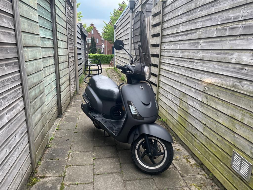 Sym Fiddle 2 | Mat grijs | Dynamisch led koplampen | 17dkm, Fietsen en Brommers, Scooters | SYM, Gebruikt, Fiddle, Maximaal 45 km/u