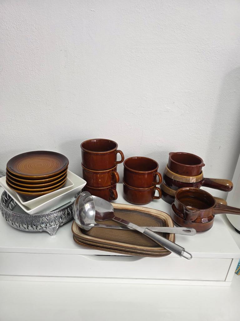 Aardewerk servies: borden, kommen en schalen, Huis en Inrichting, Keuken | Servies, Ophalen of Verzenden