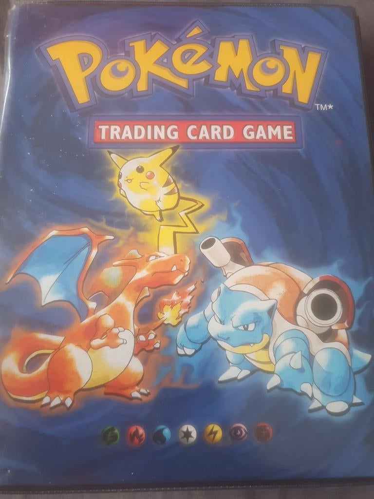 Zeldzame 1e editie Pokémon kaarten in map, Hobby en Vrije tijd, Verzamelkaartspellen | Pokémon, Ophalen of Verzenden, Zo goed als nieuw