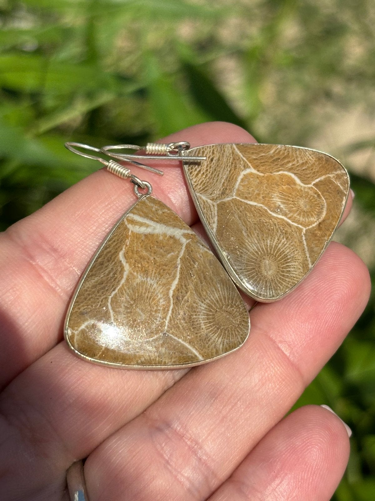 Unieke Fossielkoraal Oorbellen - Handgemaakt Zilver, Sieraden, Tassen en Uiterlijk, Oorbellen, Hangers, Bruin, Vanbeeksaar4@gmail.com