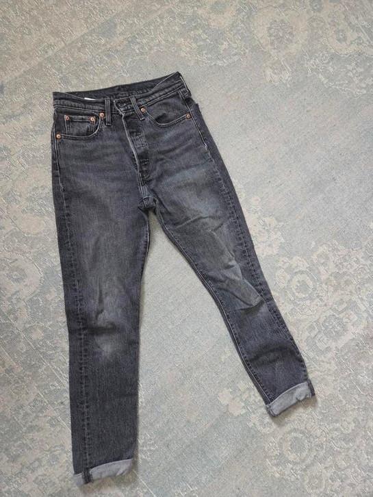 Levi's grijze spijkerbroek 501  mt 36, Ophalen of Verzenden, Zo goed als nieuw, W28 - W29 (confectie 36), Grijs