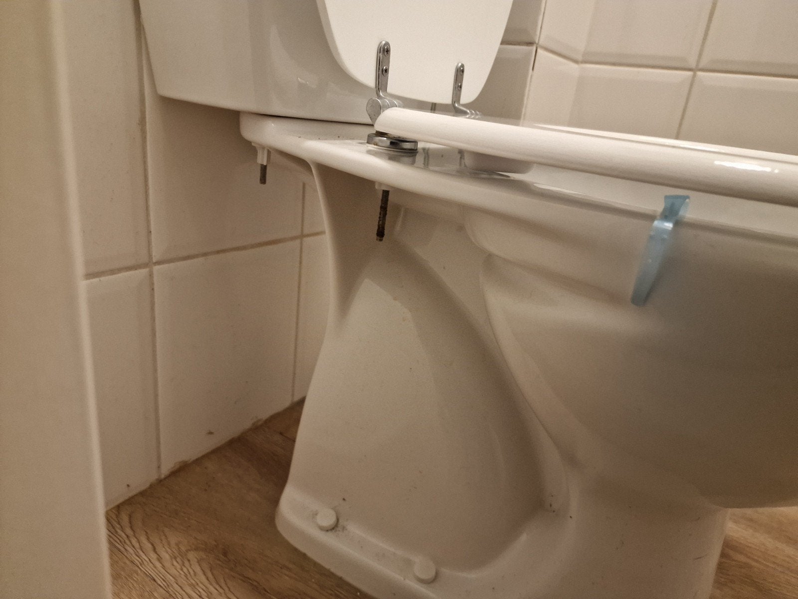 Witte toiletpot met stortbak en wc-bril, Ophalen, Gebruikt, Toilet