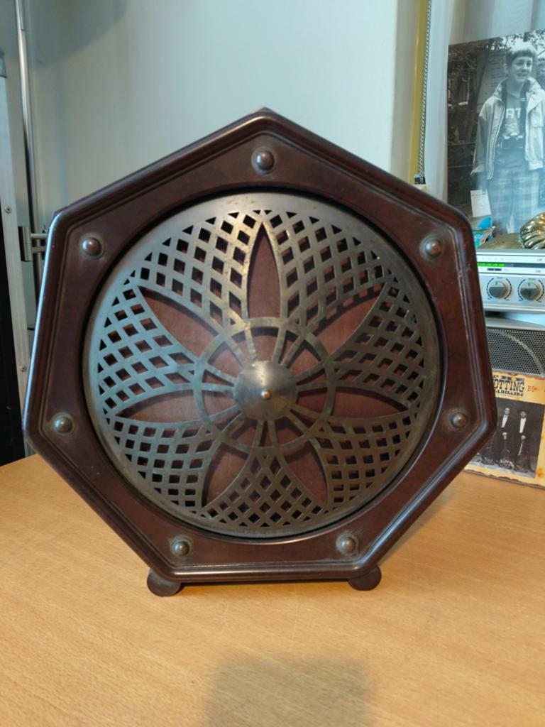 Beschadigde Bakelieten Philips Speakerkast model 2019, Ophalen of Verzenden