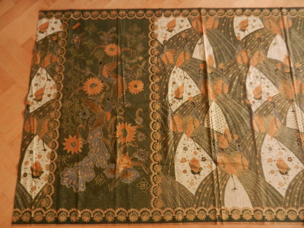 Batik lap, decor met pauwen in groen, bruin, goud 107x170, 120 cm of meer, Nieuw, Ophalen of Verzenden, Katoen