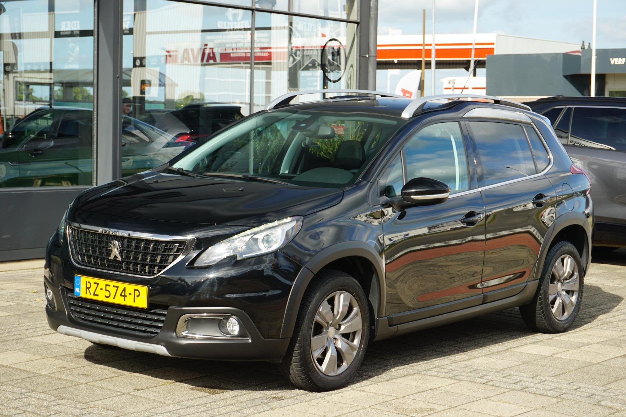 Peugeot 2008 1.2 PureTech Allure, Auto diversen, Automaat, Zwart, SUV of Terreinwagen, Benzine