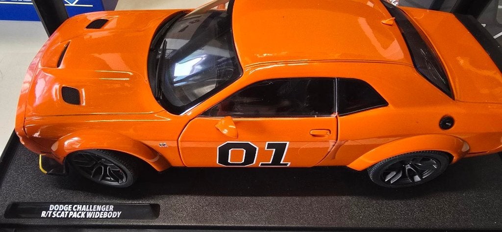 Dodge CHALLENGER R/T  GENERAL LEE SCAT PACK 2023 1:18, Ophalen, Nieuw, Auto, Solido