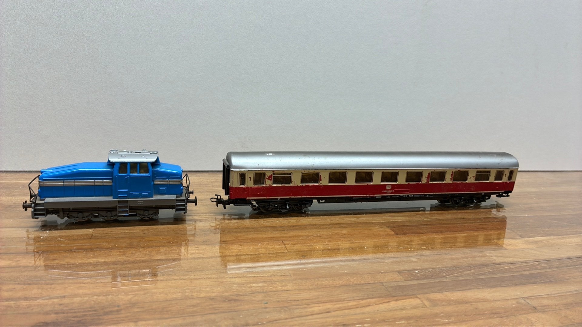 Oude Marklin locomotief met wagon met verlichting, Hobby en Vrije tijd, Wisselstroom, Gebruikt, Locomotief, Ophalen of Verzenden