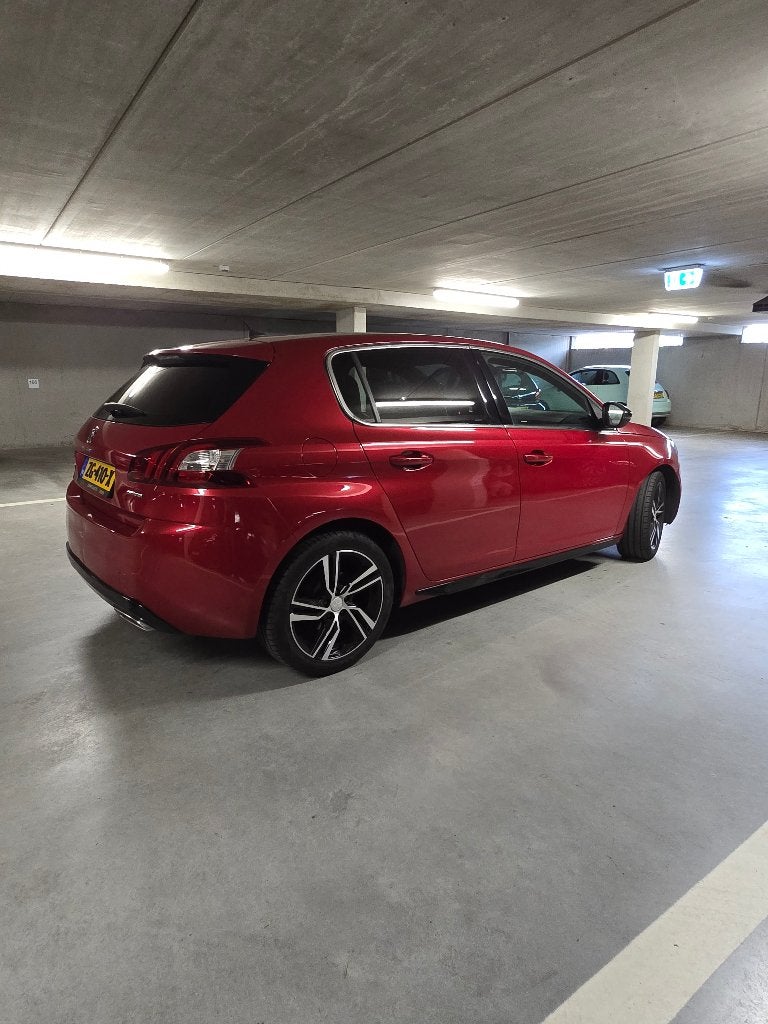 Foto 10 van Peugeot 308 1.2E-THP 96/130 5-D 2015 Rood