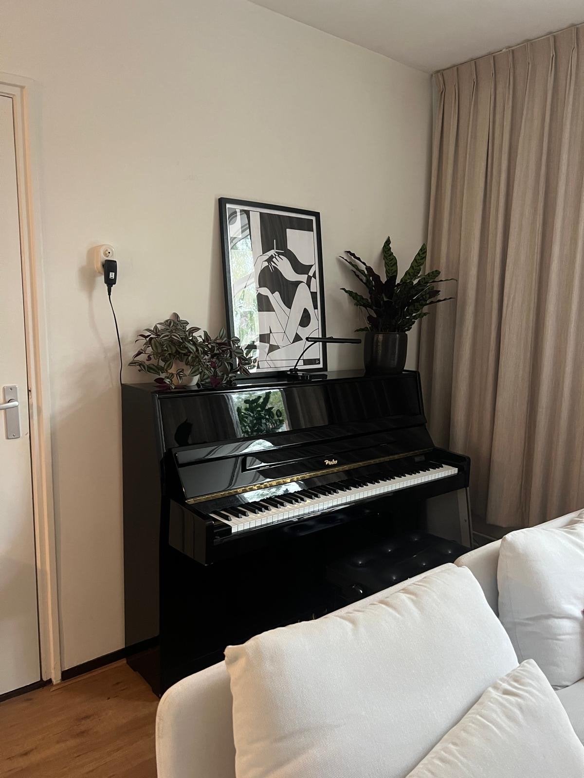 Zwarte Rösler Piano - Hoogglans, Muziek en Instrumenten, Piano's, Ophalen, Gebruikt, Zwart, Piano