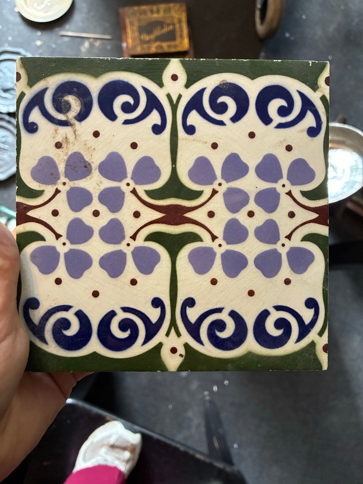 Antieke decoratieve tegel met bloemmotief, Antiek en Kunst, Antiek | Wandborden en Tegels, Ophalen