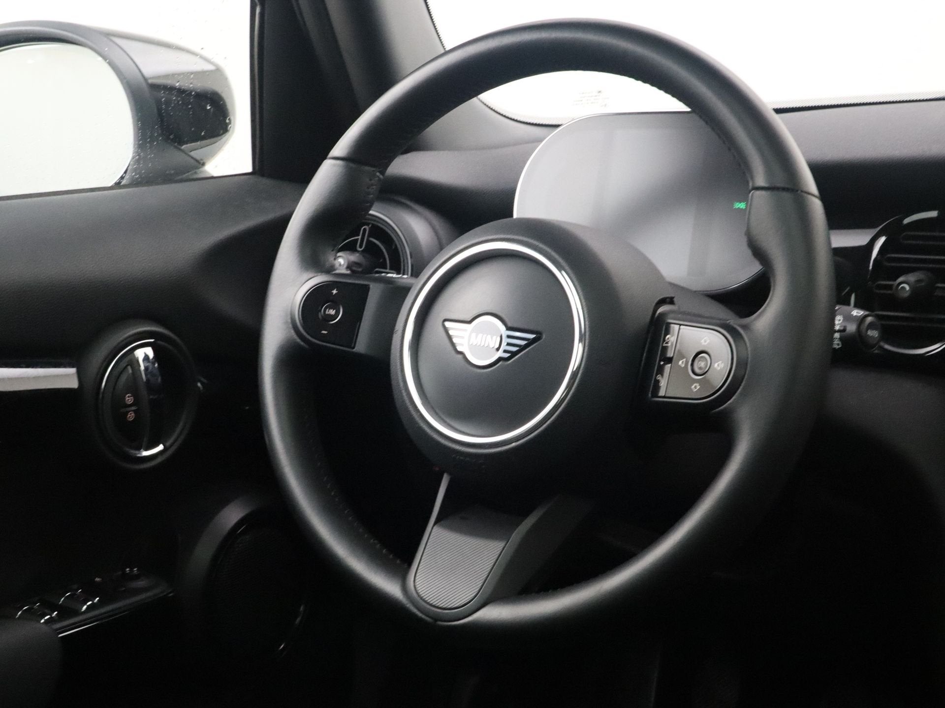 MINI 5-deurs Cooper Classic (bj 2021), Voorwielaandrijving, 136 pk, Gebruikt, Met garantie (alle)