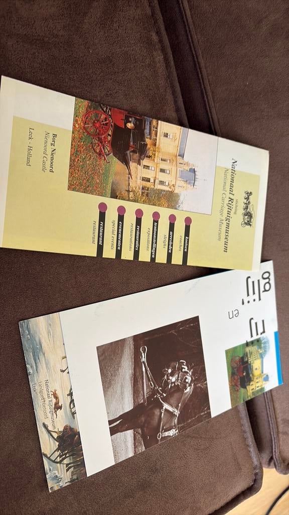 2 folders jaren 80 rijtuigen koets en paard, Ophalen of Verzenden, Zo goed als nieuw