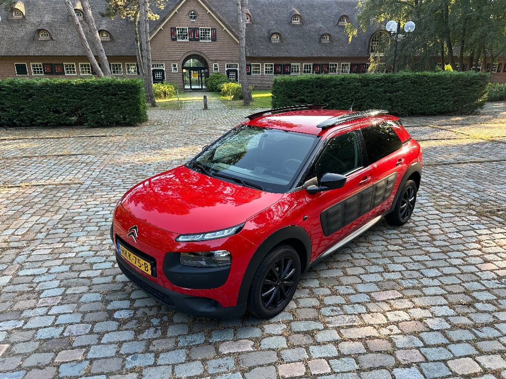 Citroën C4 Cactus 1.2 BENZINE 2015 Rood AUTOMAAT AIRCO, Stof, 725 kg, Zwart, 23 km/l