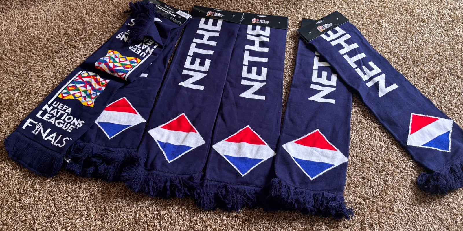 Nieuw! UEFA NATIONS LEAGUE sjaal, Tickets en Kaartjes, Seizoenskaart, Drie personen of meer