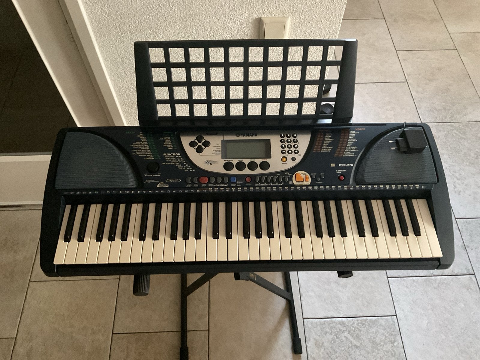 Yamaha PSR-270 Keyboard met standaard, Ophalen, Yamaha, Aanslaggevoelig, 61 toetsen