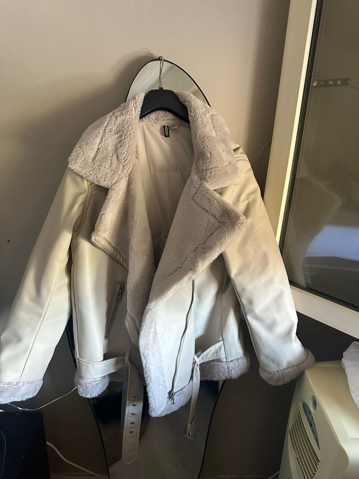 H&M Divided Winterjas Maat L - Crème/Beige, Ophalen of Verzenden, Zo goed als nieuw, Maat 42/44 (L), Beige