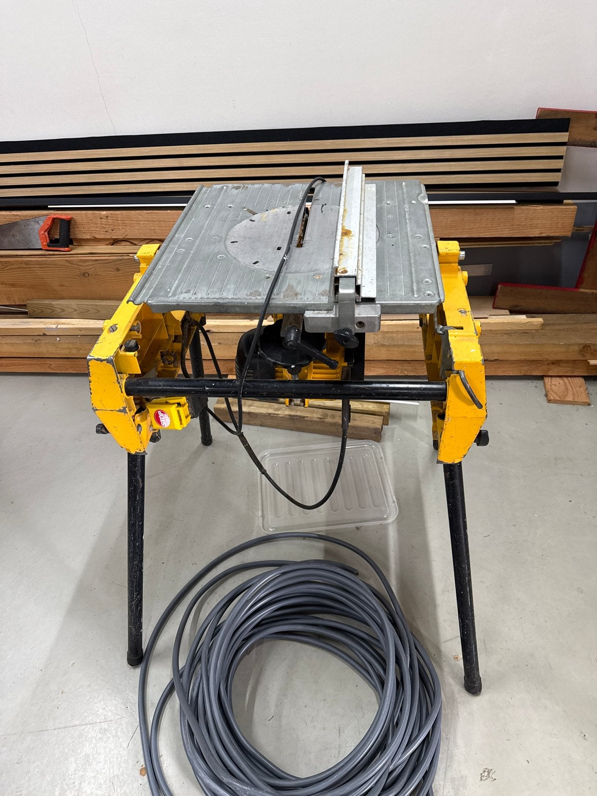 DeWalt Cirkelzaag op Tafel - Krachtige Zaagmachine, Ophalen, Gebruikt, Cirkelzaag, 70 mm of meer