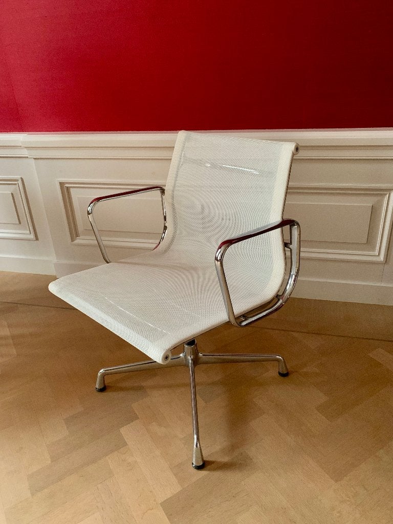Vitra Eames EA108 en EA107 stoelen, Huis en Inrichting, Stoelen, Zo goed als nieuw, Vijf, Zes of meer stoelen, Kunststof, Metaal