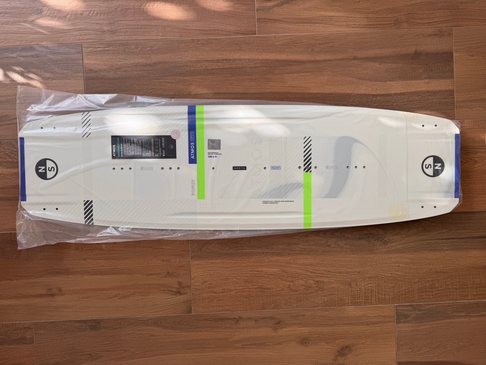 NEW North Atmos Pro 2027 Twintip Board 138x41 FlexPro straps, Twintip, Ophalen of Verzenden, Nieuw, Kiteboard