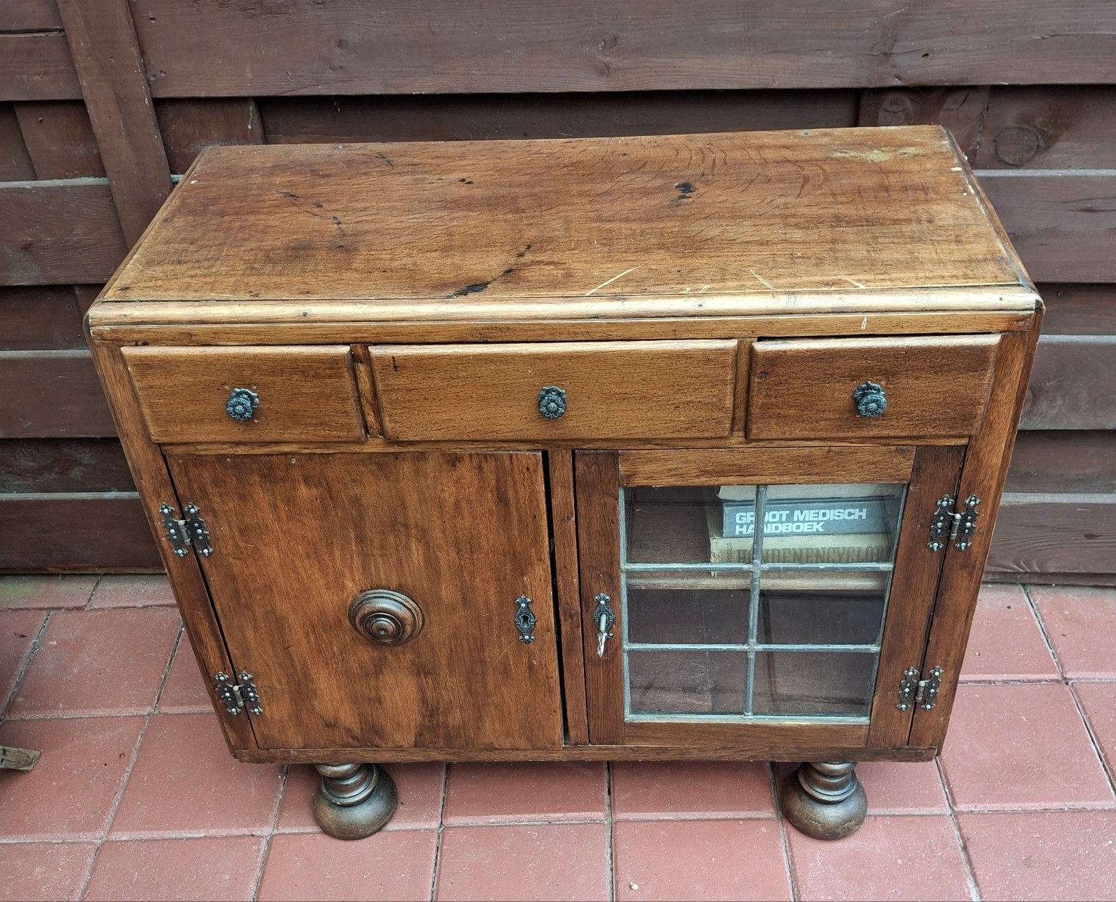 Oud kastje, Ophalen