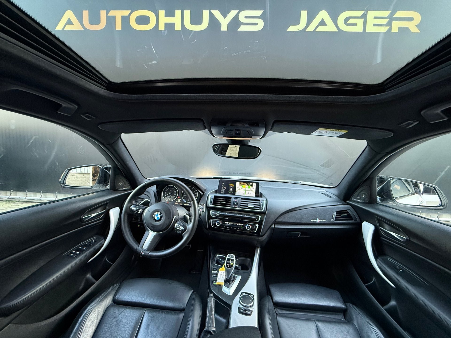 BMW 1-serie M140i High Executive Schuifdak h&K Leer Performa, Auto's, BMW, Dealer onderhouden, Achterwielaandrijving, Gebruikt