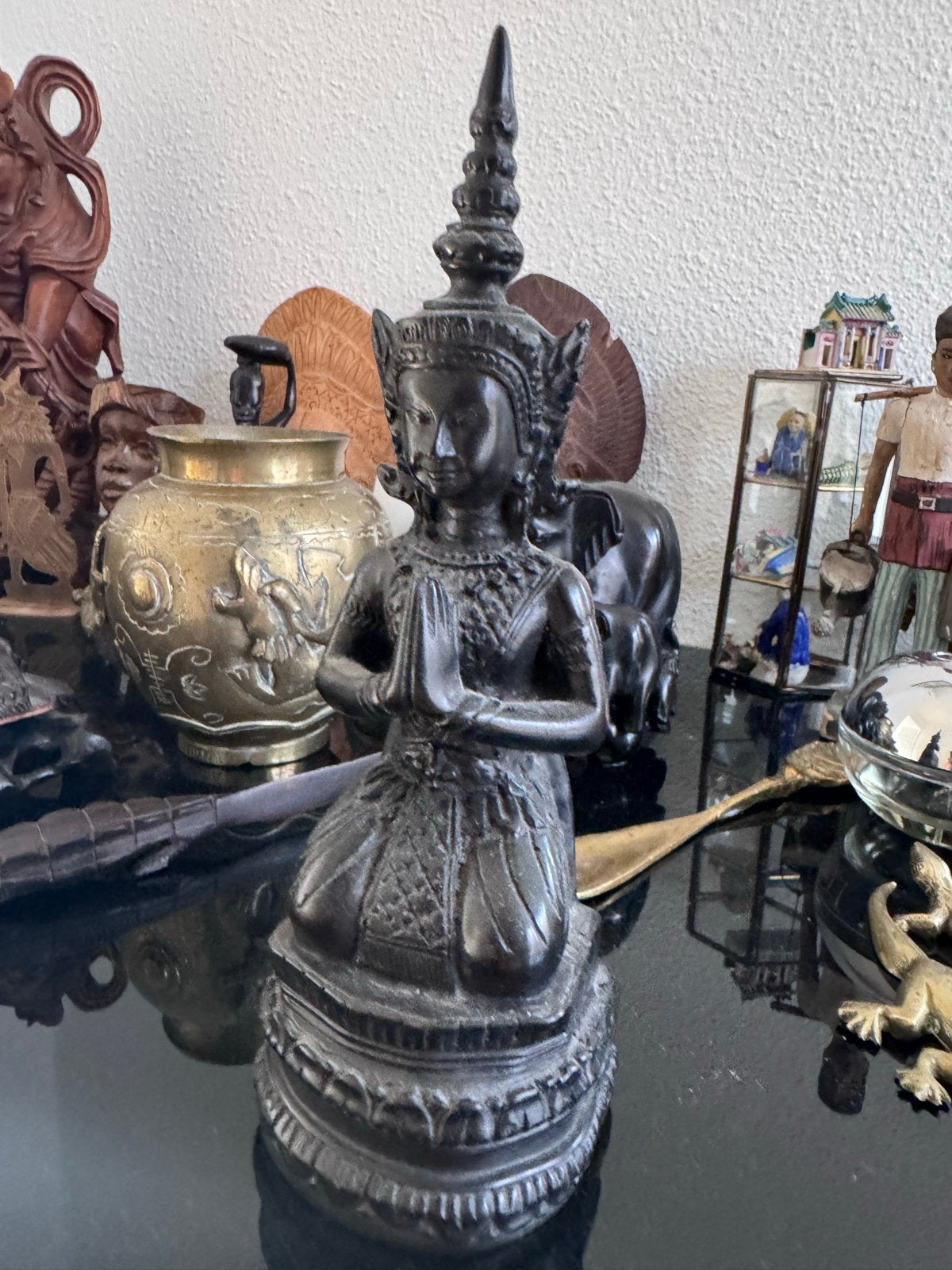 Antiek Thais beeld van een knielende figuur, Handgemaakt, Metaal, Overige herkomsten, Beeld