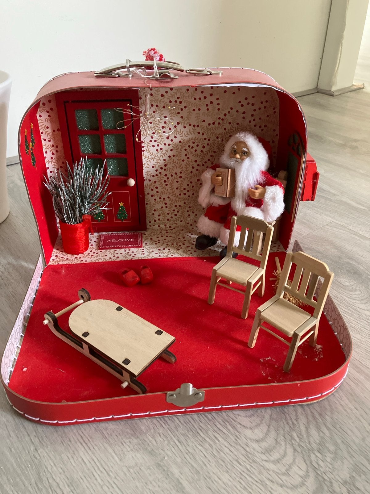 Koffer gemaakt met de kerst, Ophalen