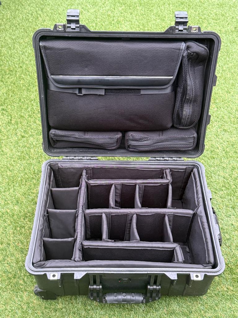 Peli case 1560 - Incl. Vakverdeling & Laptophoes - ZGAN, Muziek en Instrumenten, Behuizingen en Koffers, Ophalen of Verzenden