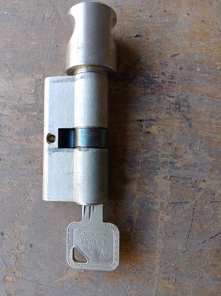 Cilinderslot met sleutel - Zikon Assa Abloy, Ophalen of Verzenden, Gebruikt, Overige materialen, Slot