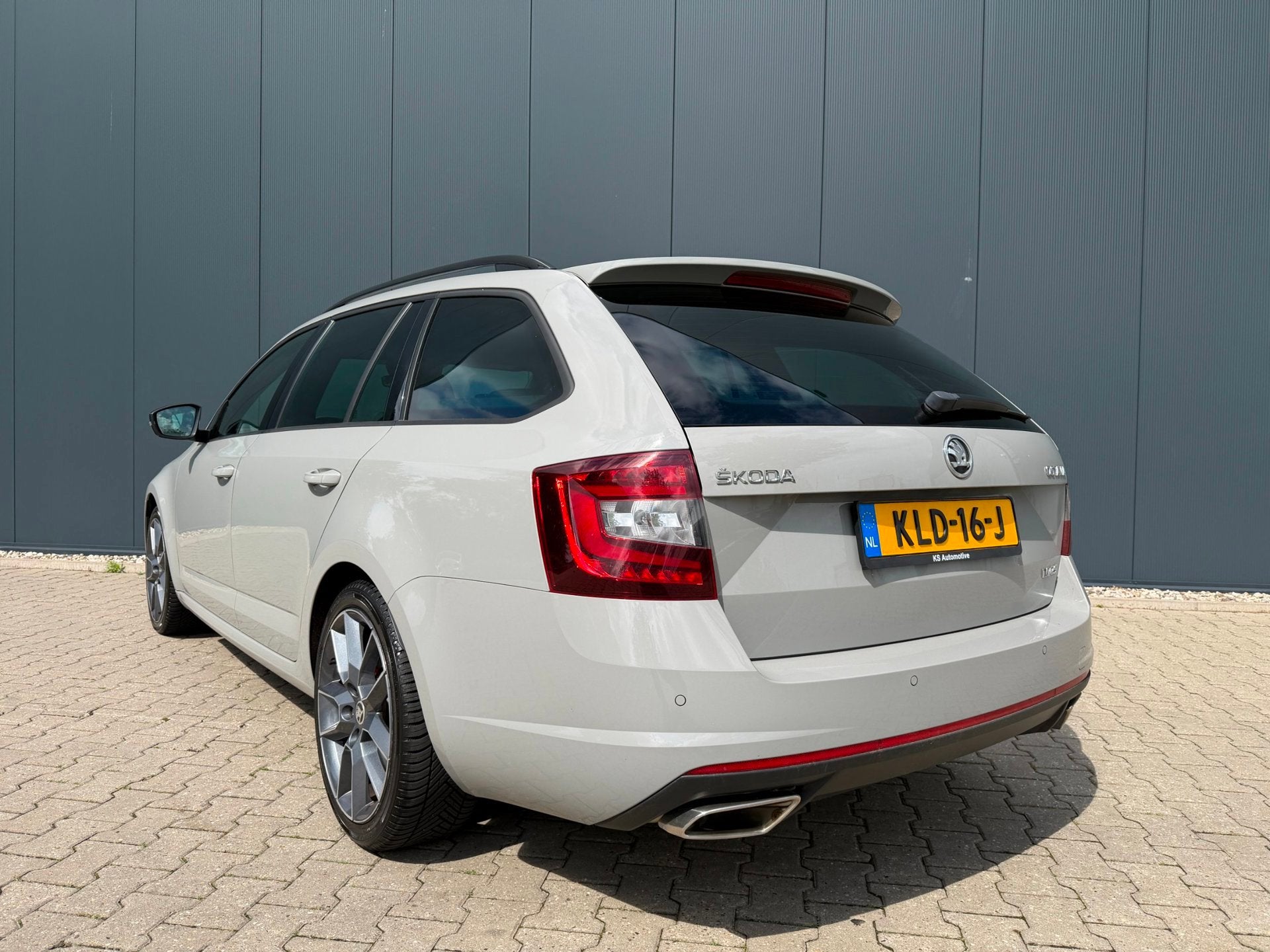Skoda Octavia Combi 2.0 TSI RS 245PK Aut. Canton LED Sfeer, Auto's, Skoda, Gebruikt, Euro 6, 4 cilinders, 1984 cc