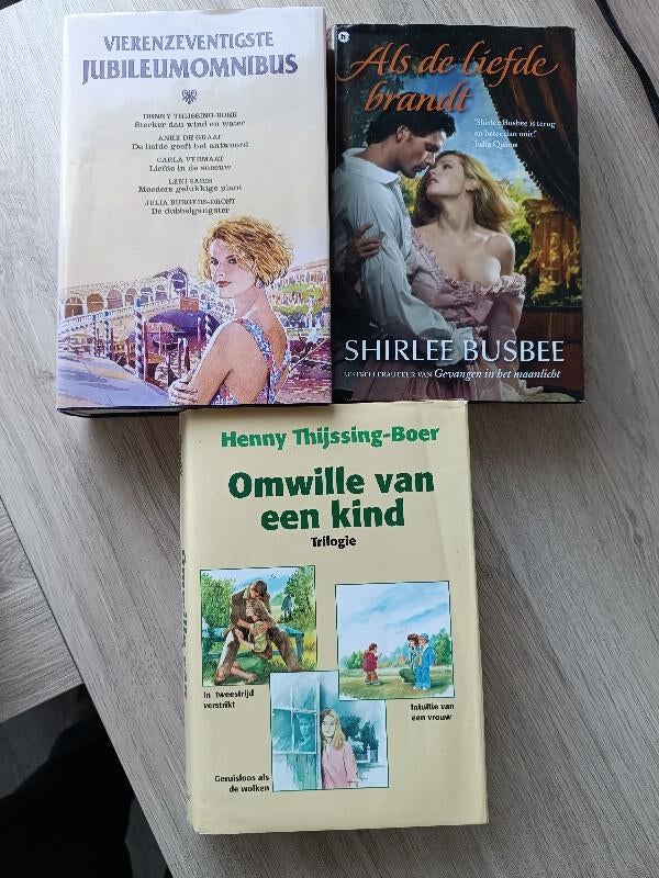 3 dubbel romans/ jubileum romans, Boeken, Ophalen of Verzenden, Zo goed als nieuw, Nederland
