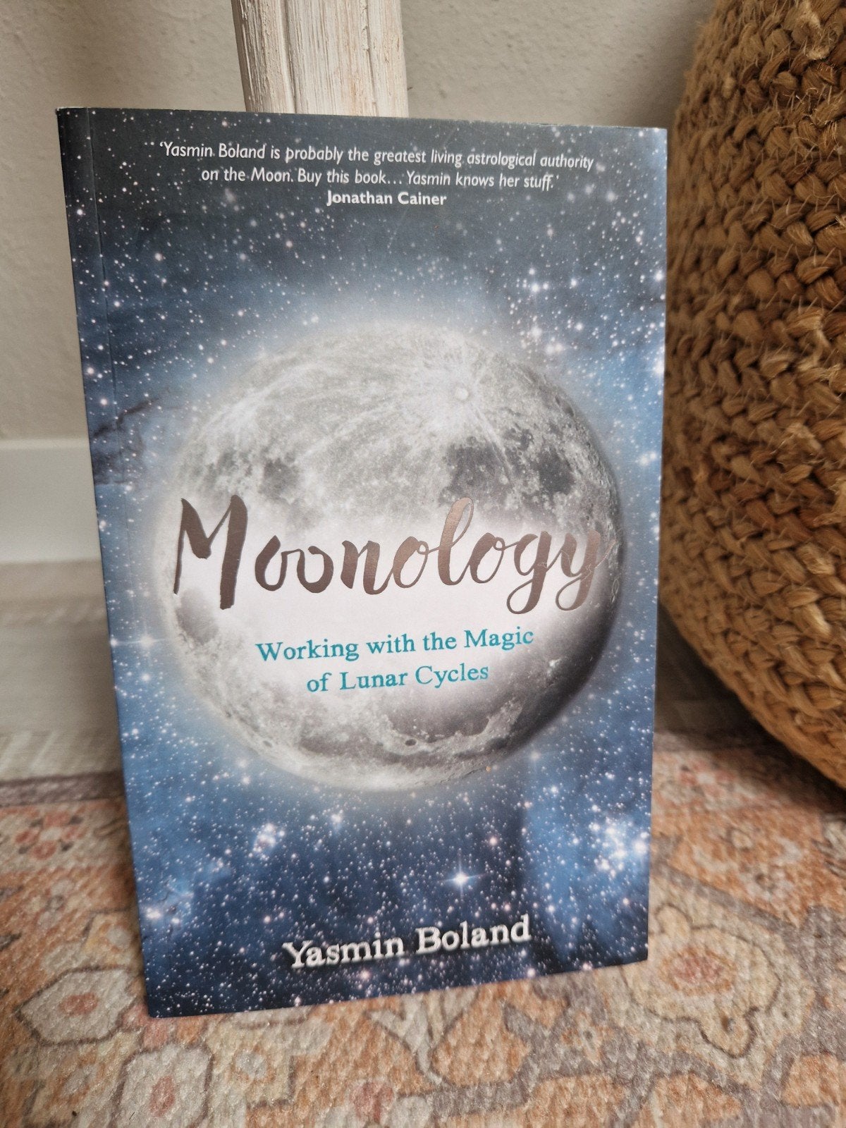 Moonology, Ophalen of Verzenden, Nieuw, Achtergrond en Informatie
