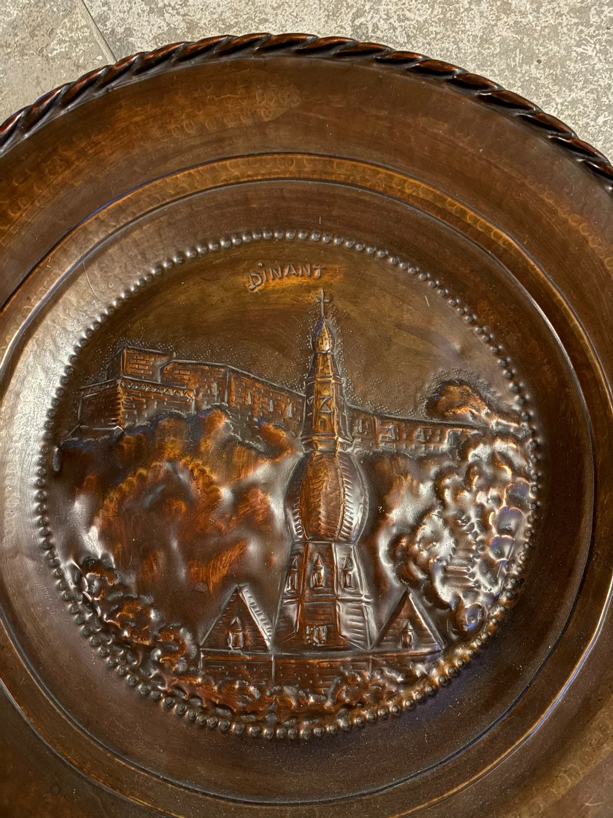 Antieke Koperen Wandschaal Dinant - 46 cm, Antiek en Kunst, Ophalen